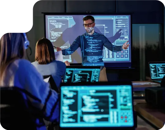 Persona expondiendo sobre tecnología y programación